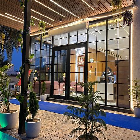 Hotel Three Seasons วรินดาวัน ภายนอก รูปภาพ