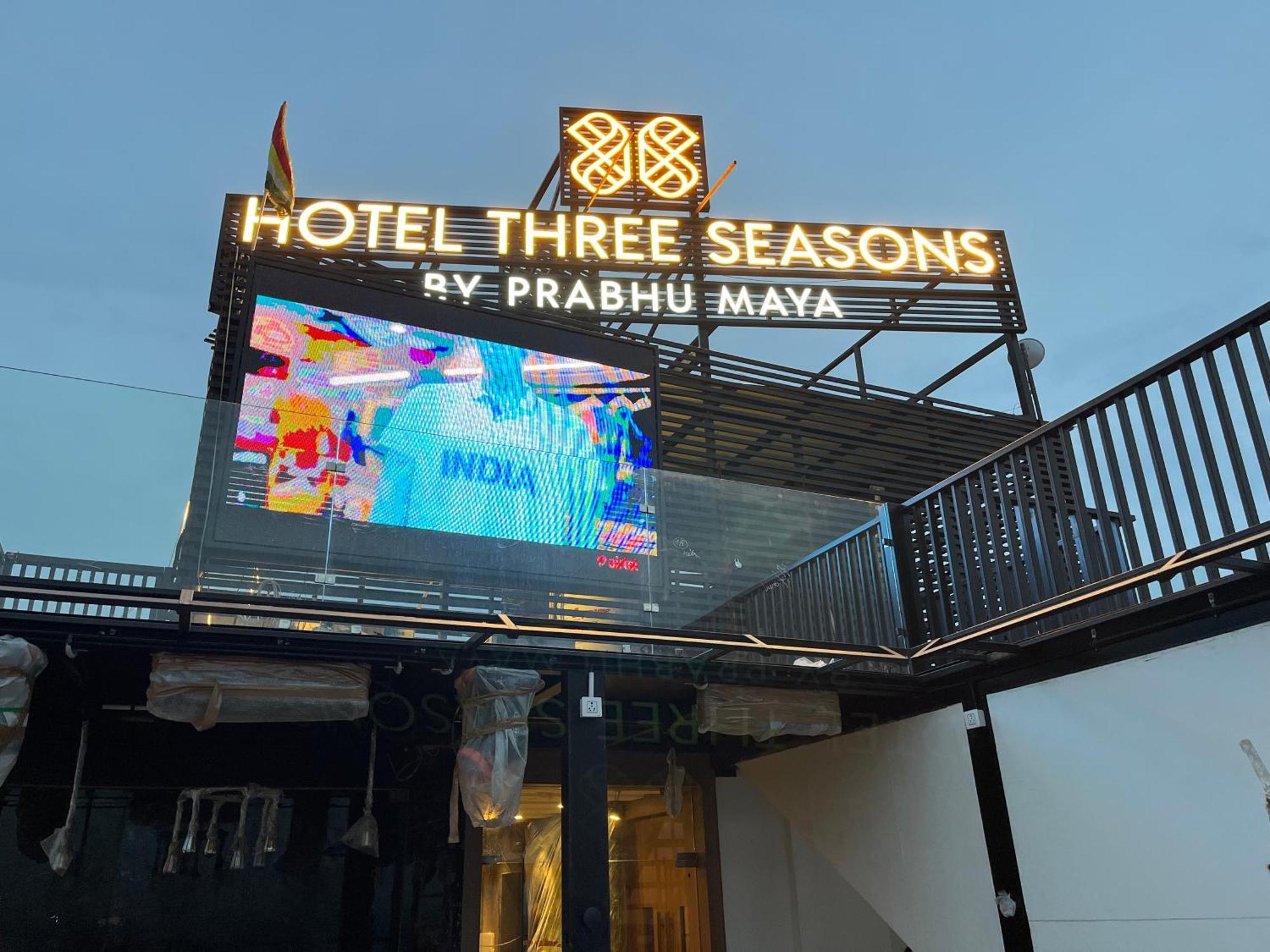 Hotel Three Seasons วรินดาวัน ภายนอก รูปภาพ