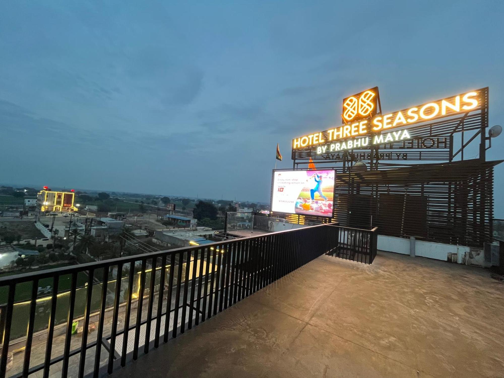 Hotel Three Seasons วรินดาวัน ภายนอก รูปภาพ